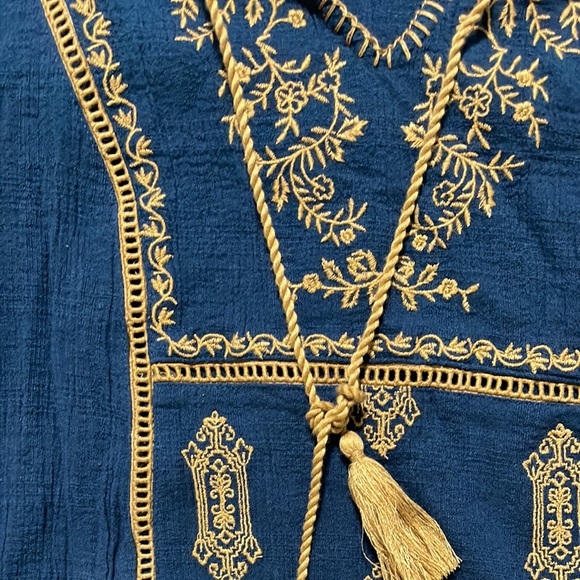 Garnet Hill Tops - Garnet hill women’s shirt size 6 made in India beautiful shirt